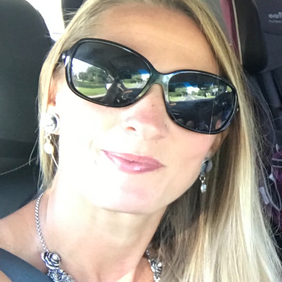 Meet your Posher, Danielle - Picture 4 of 7